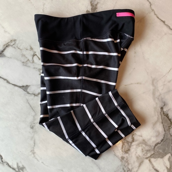 MPG Black and White striped capri leggings SZ Small - Picture 7 of 7